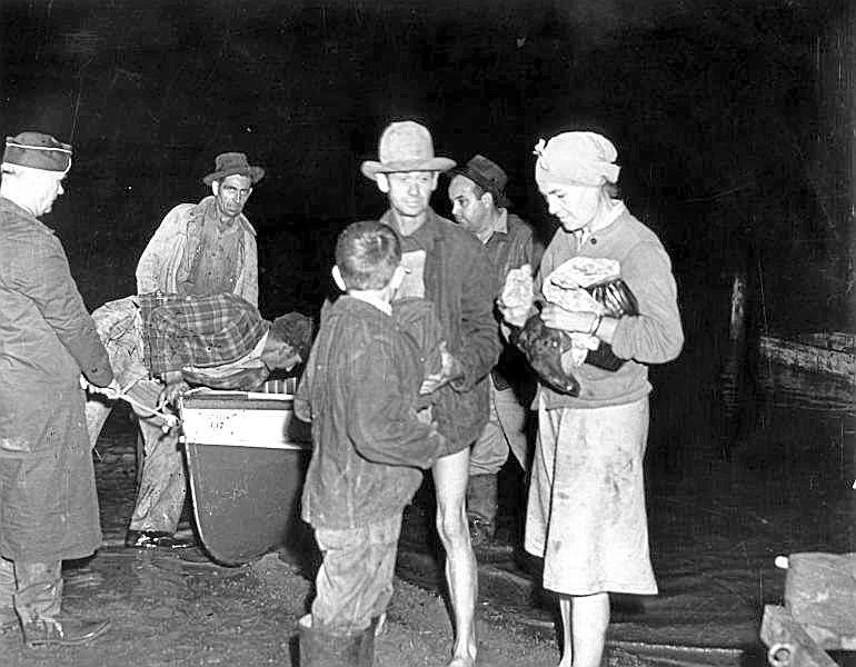1943 flood refugees